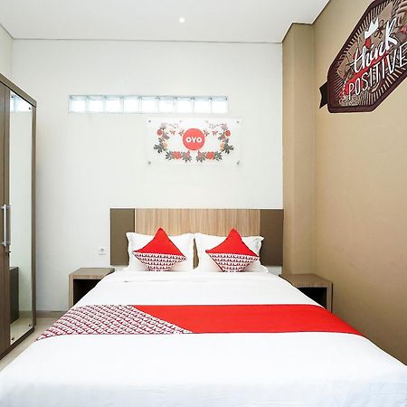 Super Oyo Capital O 614 Graha 8 Syariah Hotel Surabaya Kültér fotó