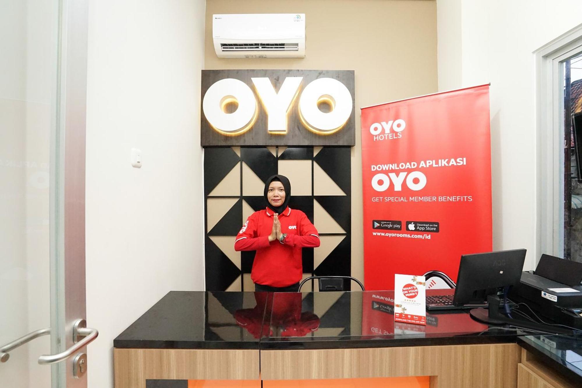 Super Oyo Capital O 614 Graha 8 Syariah Hotel Surabaya Kültér fotó