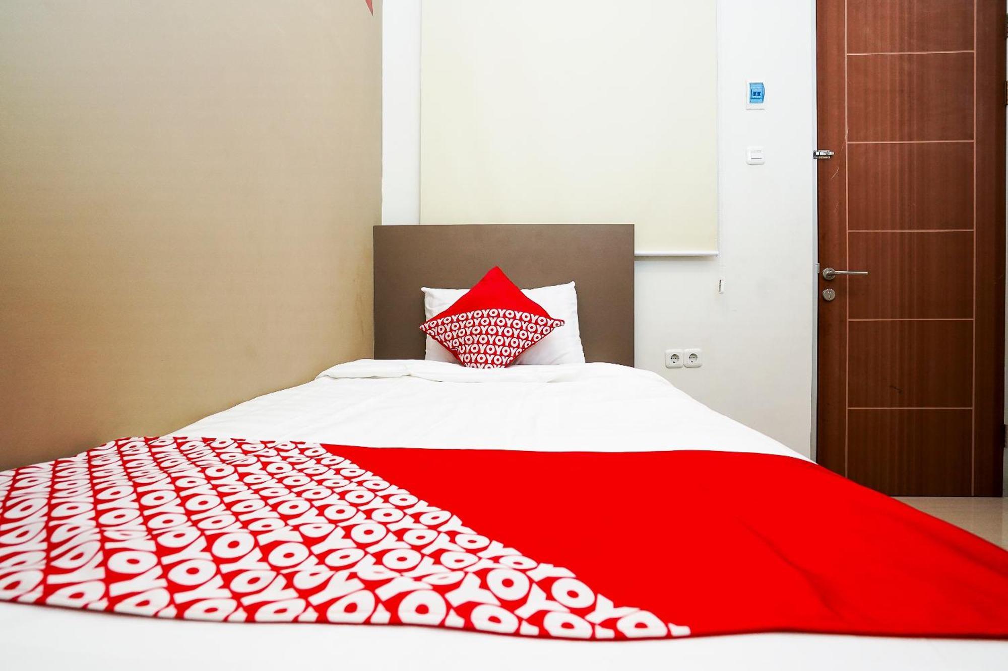 Super Oyo Capital O 614 Graha 8 Syariah Hotel Surabaya Kültér fotó