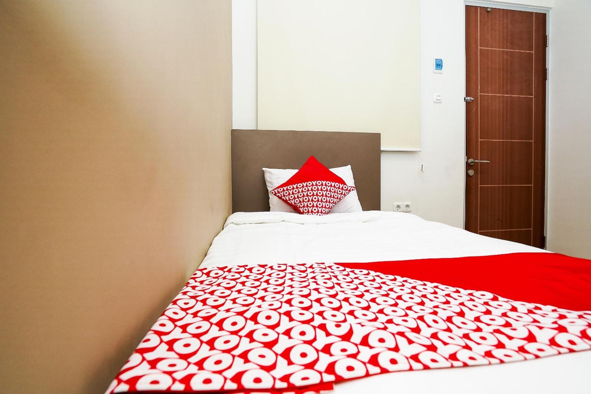 Super Oyo Capital O 614 Graha 8 Syariah Hotel Surabaya Kültér fotó